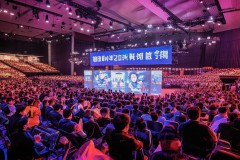 2025重庆高校电竞挑战赛在重庆国际博览中心火热举行，重庆大学战队勇夺王者荣耀英雄联盟双料冠军